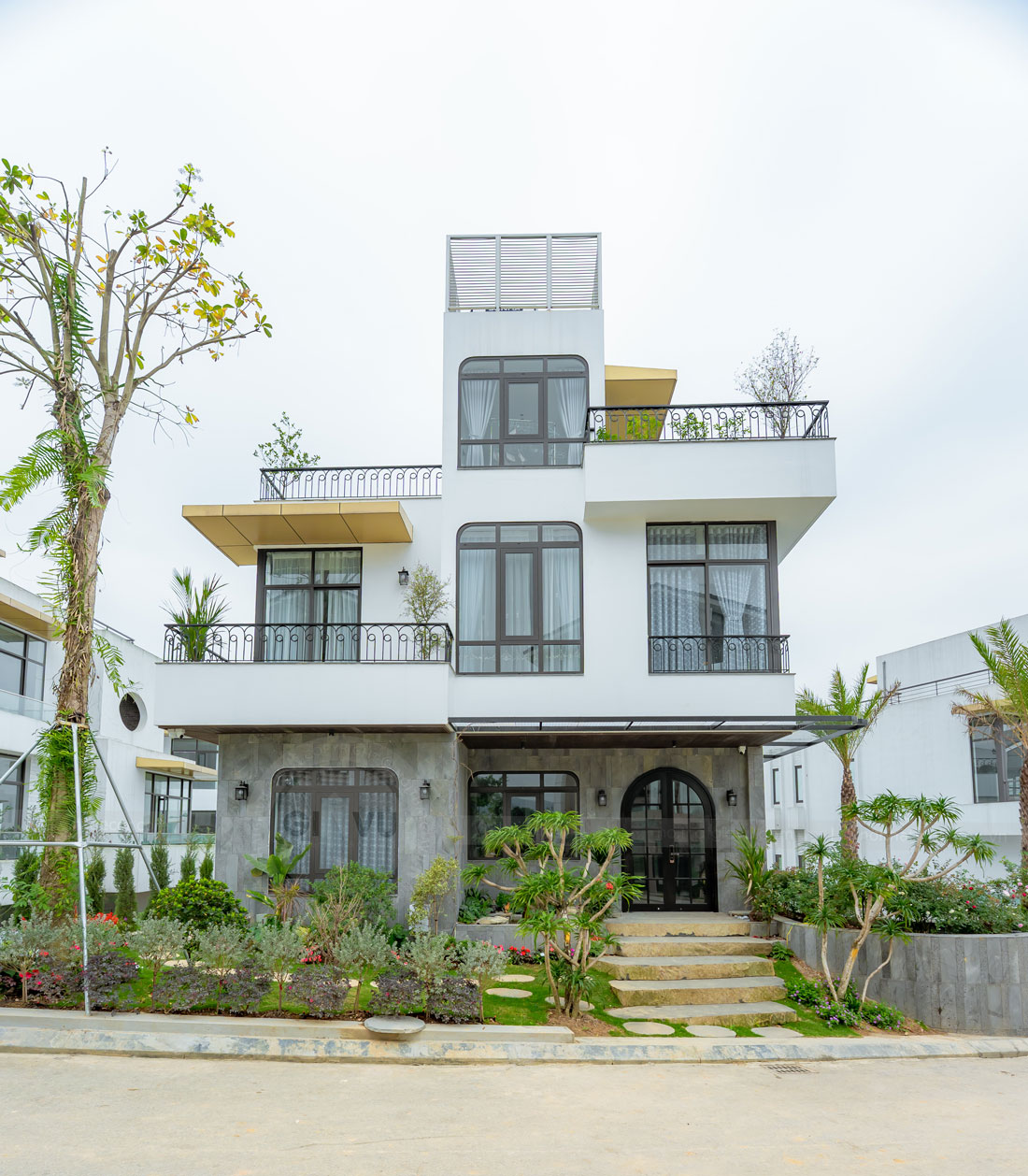 thi công hoàn thiện biệt thự Lagecy Hill Lương Sơn Hòa Bình 2
